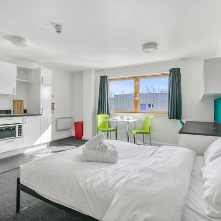 Bright & Central Studio In Luton, Sleeps 2 Luton  Exterior photo