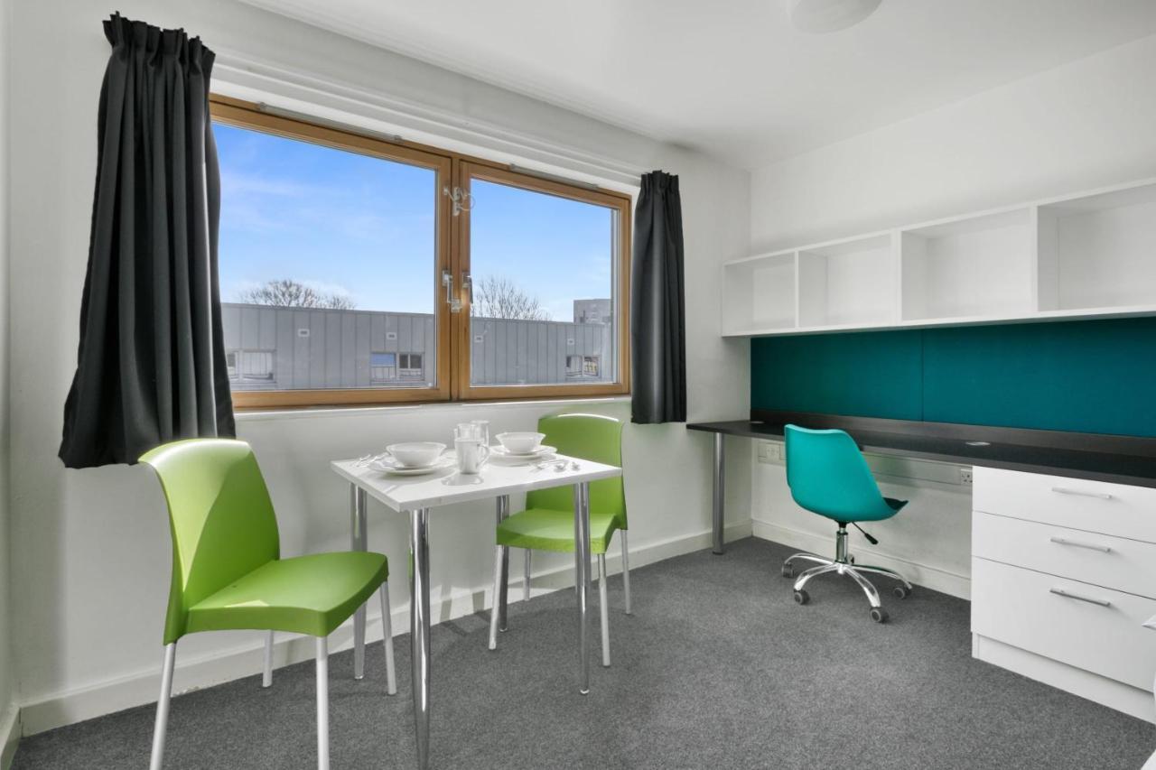 Bright & Central Studio In Luton, Sleeps 2 Luton  Exterior photo