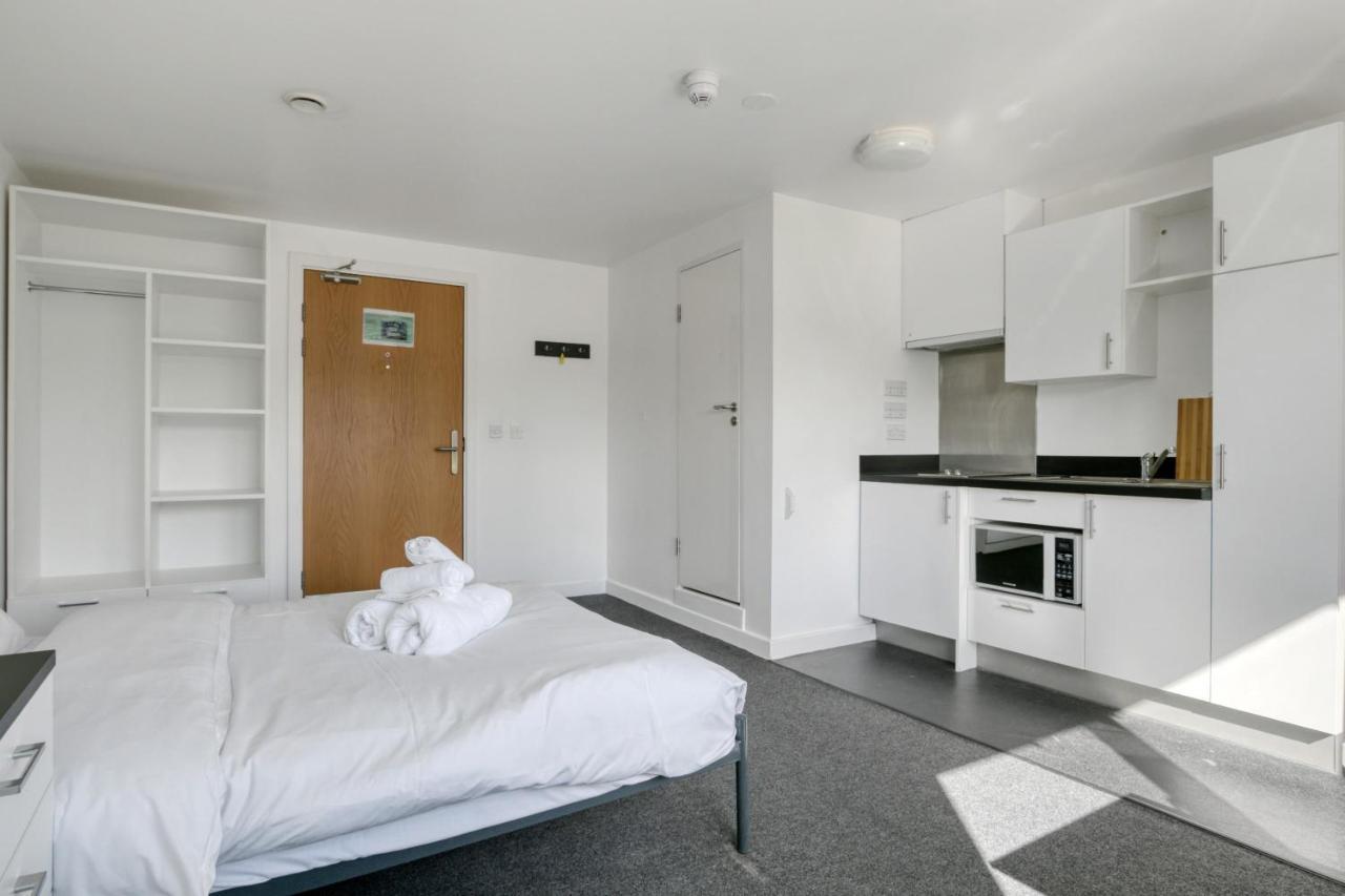 Bright & Central Studio In Luton, Sleeps 2 Luton  Exterior photo