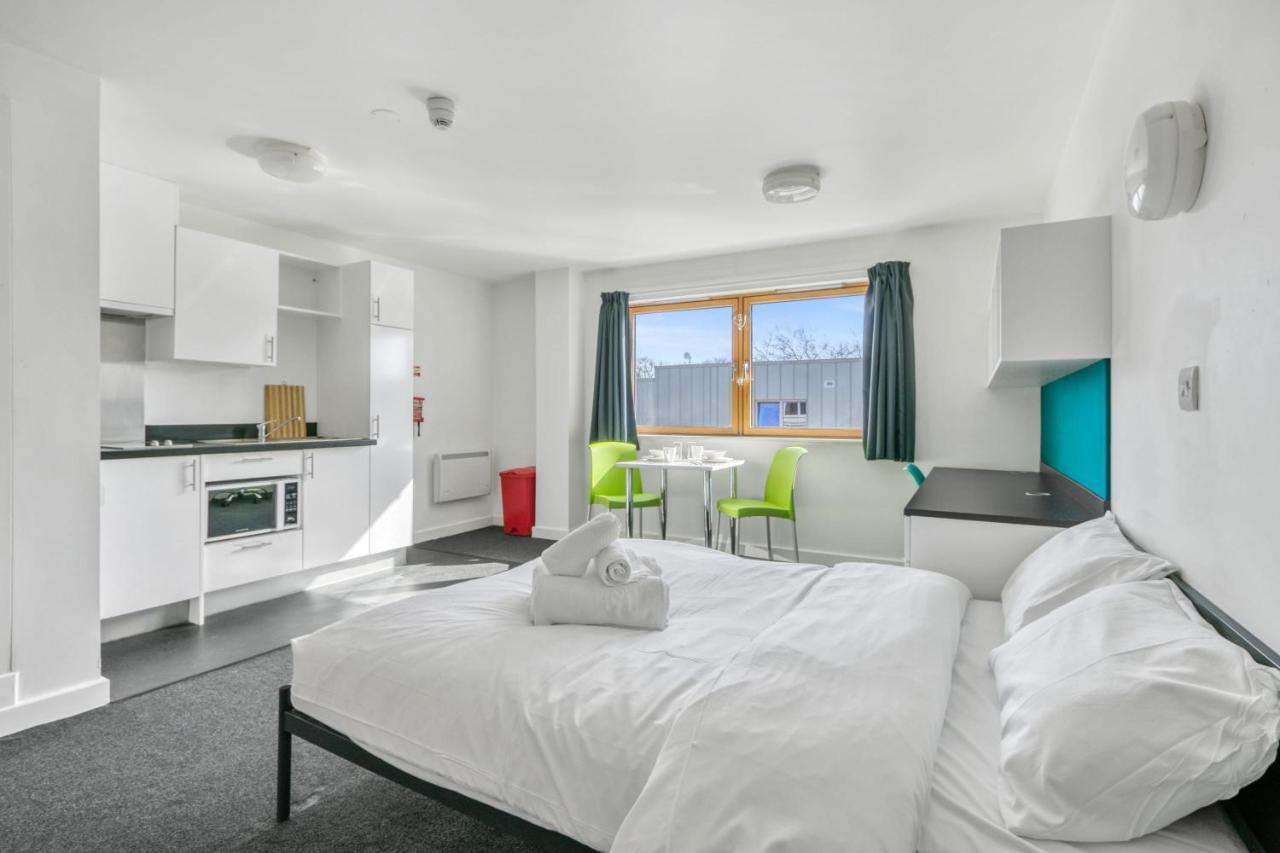 Bright & Central Studio In Luton, Sleeps 2 Luton  Exterior photo