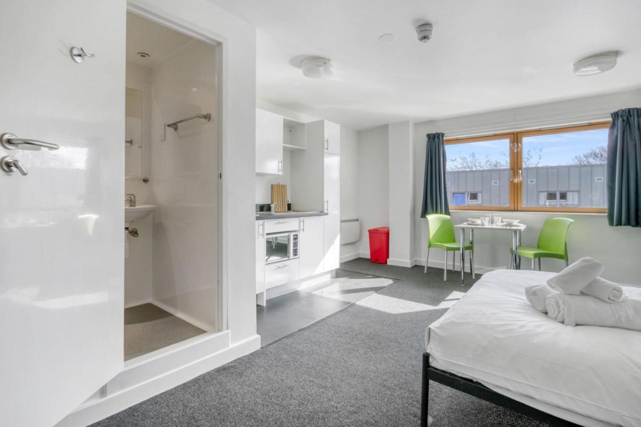Bright & Central Studio In Luton, Sleeps 2 Luton  Exterior photo