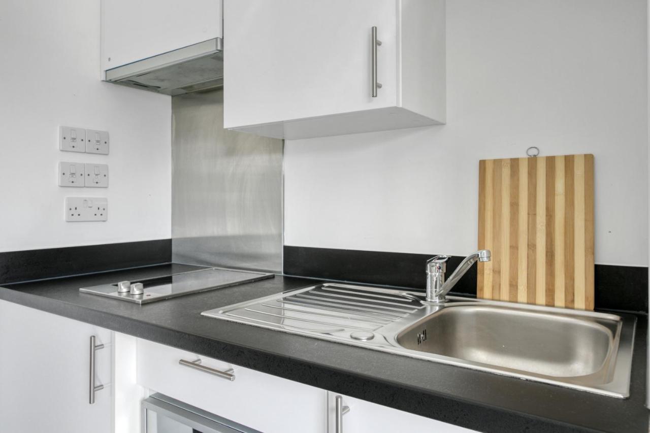 Bright & Central Studio In Luton, Sleeps 2 Luton  Exterior photo