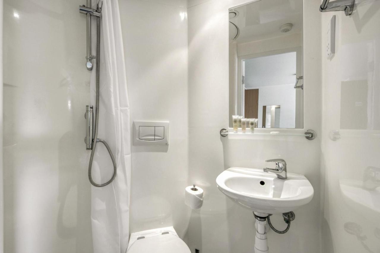 Bright & Central Studio In Luton, Sleeps 2 Luton  Exterior photo