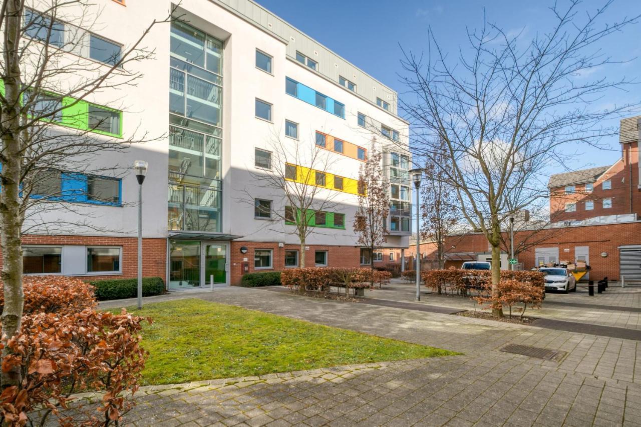Bright & Central Studio In Luton, Sleeps 2 Luton  Exterior photo